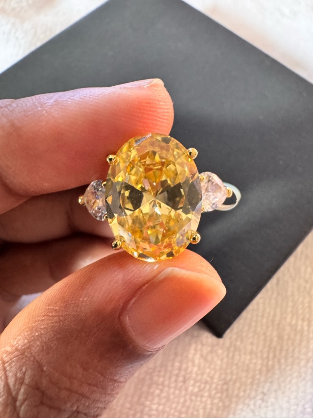 Yellow Oval Crystal Statement Ring with white Side Stones - Picture 7 of 8